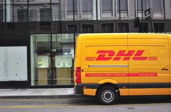 DHL van na rua de Genebra — Fotografia de Stock