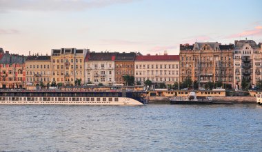 Merkezi Budapeşte Riverside'ta görünümünü