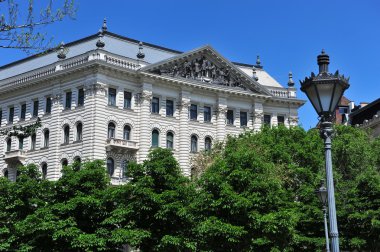 Özgürlük Meydanı, Budapeşte binalarda