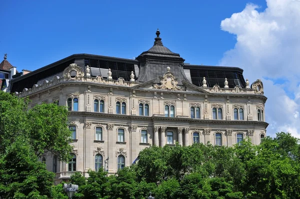 Budovy na náměstí svobody, Budapešť — Stock fotografie