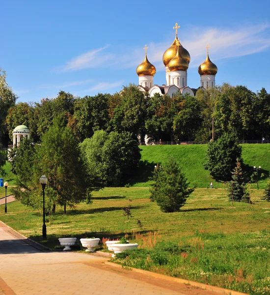 Vista de la catedral de Yaroslavl — Foto de Stock