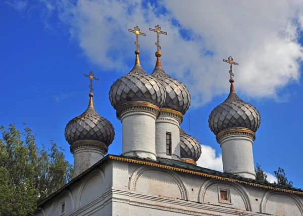 Kamery kopułkowe starego kościoła prawosławnego, rosyjski — Zdjęcie stockowe