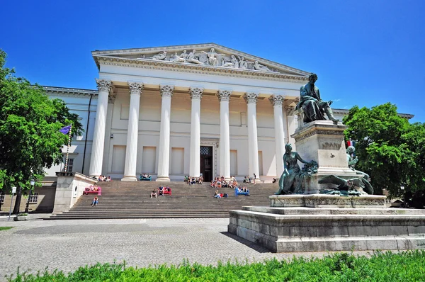 Fachada del Museo Nacional de Budapest —  Fotos de Stock