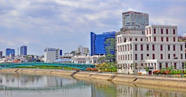 Ho Chi Minh City riverside görünümünü