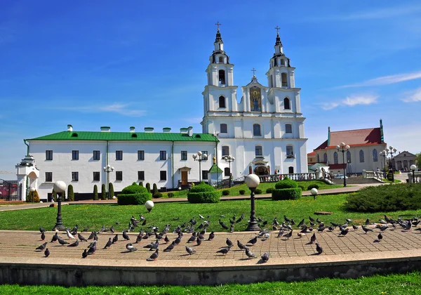 Vista de la plaza de la catedral de Minsk — Foto de Stock