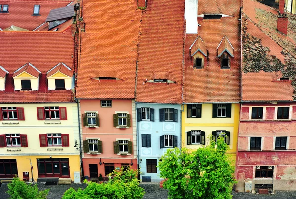 Fasady domów w centrum miasta Sibiu — Zdjęcie stockowe