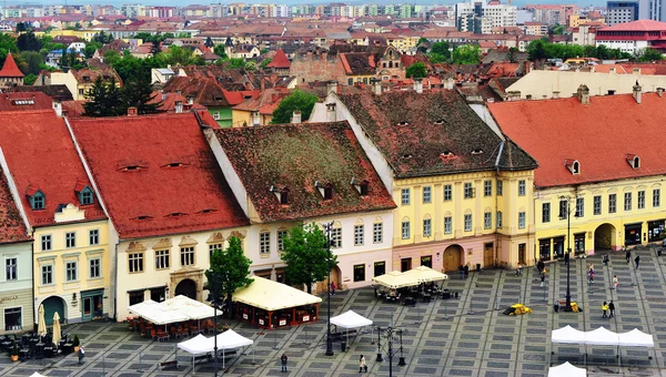 Vista de la plaza central de Sibiu, Rumania — Foto de Stock