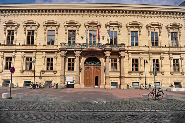 Andrassy universitätsgebäude, budapest city, ungarisch — Stockfoto