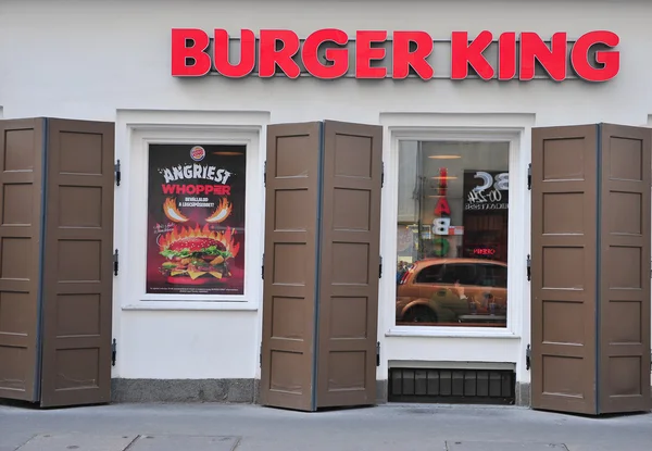 Facciata di Burger King ristorante in strada — Foto Stock