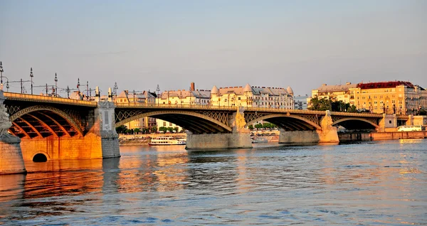 Panoramic view of Budapest bridge on sunset — Stock Photo, Image