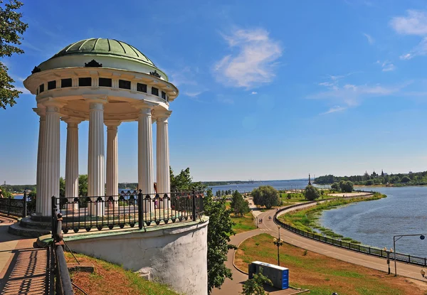 Pavillon au parc municipal de Yaroslavl — Photo