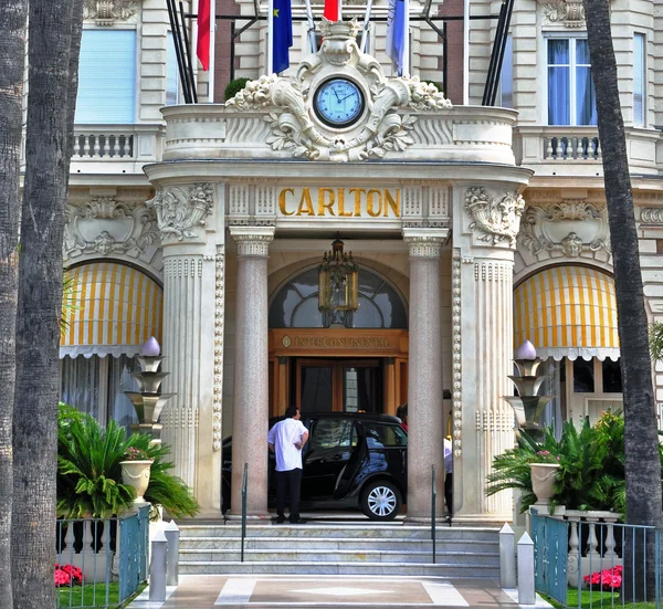 Gevel van de intercontinental hotel Carlton in Cannes — Stockfoto