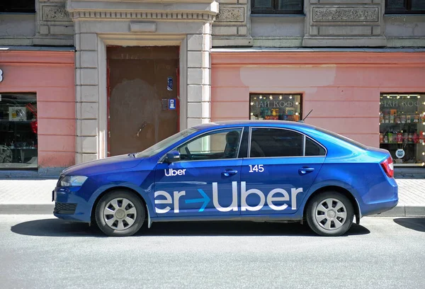 Sint Petersburg Rusland Mei 2021 Uber Taxi Parkeren Bij Het — Stockfoto