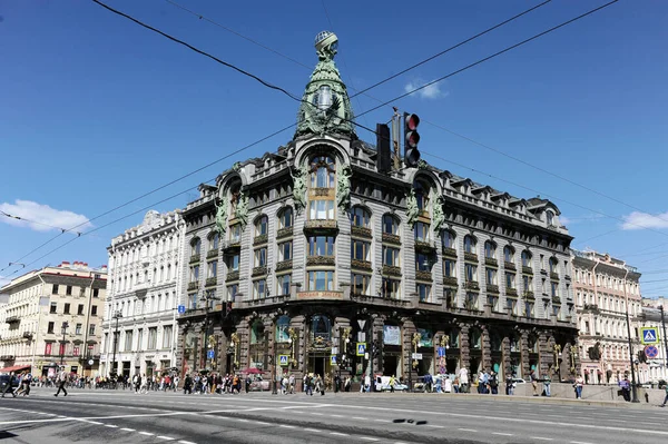 San Petersburgo Rusia Mayo 2021 Gente Caminando Por Bulevar Nevsky — Foto de Stock