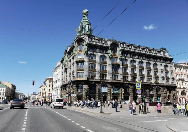 Sankt Petersburg Ryssland Maj 2021 Människor Promenader Vid Nevsky Boulevard — Stockfoto