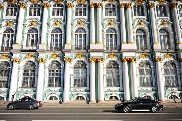 Saint Petersburg Russia June 2021 View Hermitage Museum Road Cars — Stock Photo, Image
