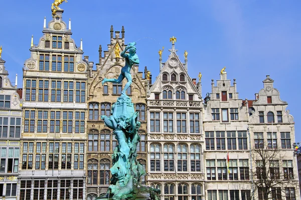 Monument på centrala torget i Antwerpen — Stockfoto
