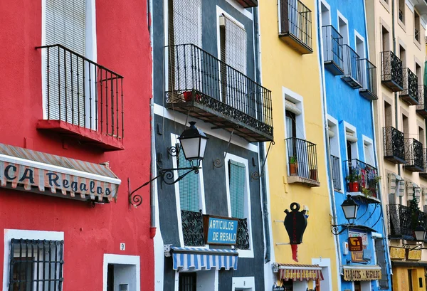 Färgglada hus i Cuenca, Spanien — Stockfoto