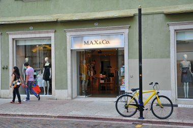 Max ve Co mağaza İtalya