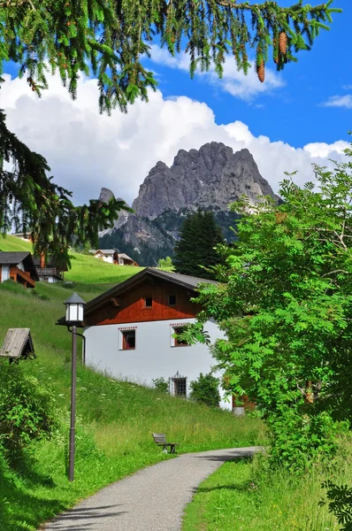 Huis in de Alpen — Stockfoto