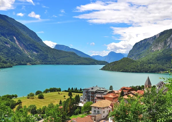 Lago Molveno, Itália — Fotografia de Stock