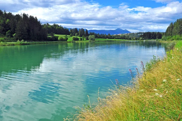 Bellissimo lago — Foto Stock