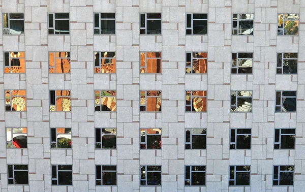 Fenster im modernen Gebäude — Stockfoto