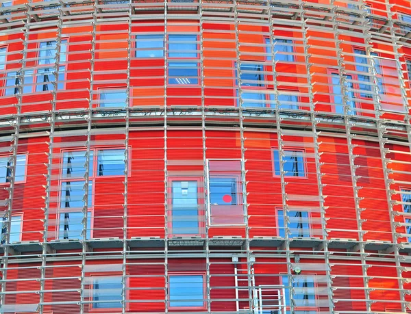 Coloridas ventanas del edificio de oficinas — Foto de Stock
