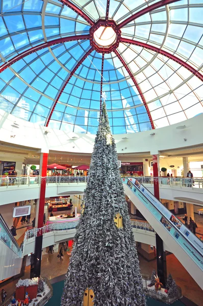 Xmas tree in shopping centre — Stock Photo, Image