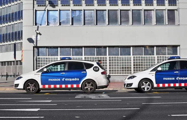 Два поліцейські машини в Барселоні, Іспанія — стокове фото