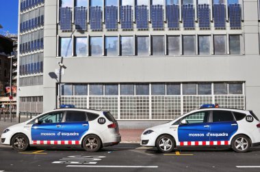 İki polis arabaları Barcelona, İspanya