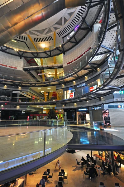 Centro comercial vacío, El centro comercial Arenas, Barcelona — Foto de Stock