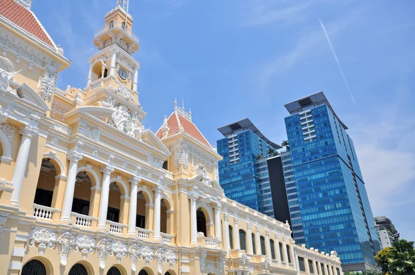 Townhall and skyscrapers of Saigon — Zdjęcie stockowe