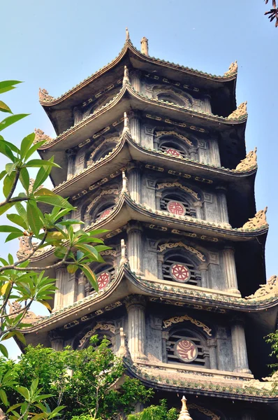 Ancient temple in the Marble mountains, Vietnam — 图库照片