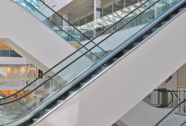 Centro comercial Escaleras mecánicas — Foto de Stock