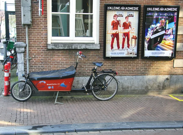 Bicicletta nella strada di Amsterdam — Foto Stock