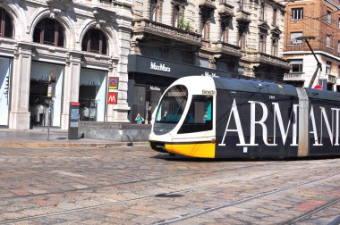Milan sokakta tramvay