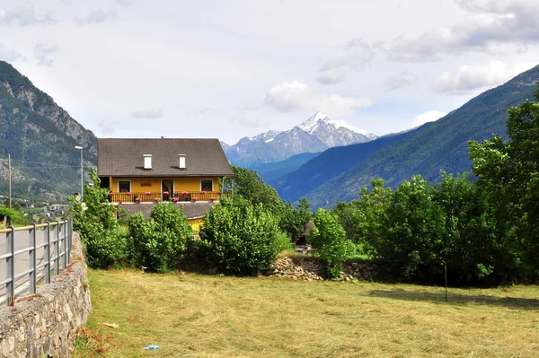 Casa alpina — Fotografia de Stock