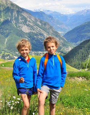 Dağları'nda iki erkek