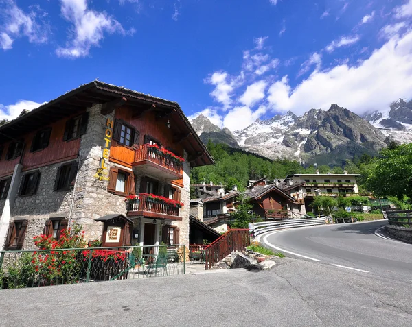 Maison alpine près de Montblanc — Photo