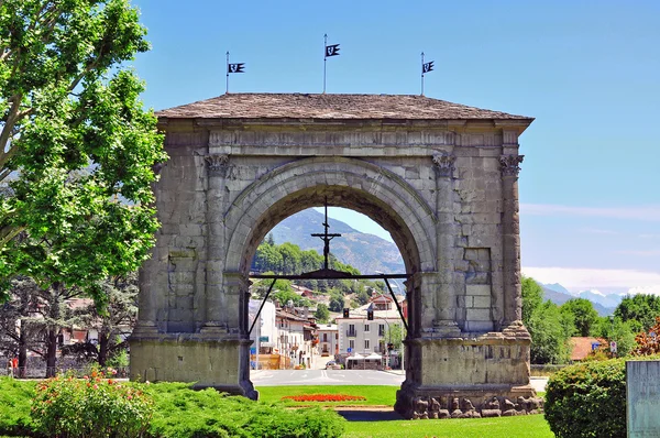 Roman arch in Aosta — Stock Photo, Image