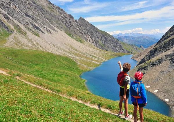Dağları'nda iki çocuk