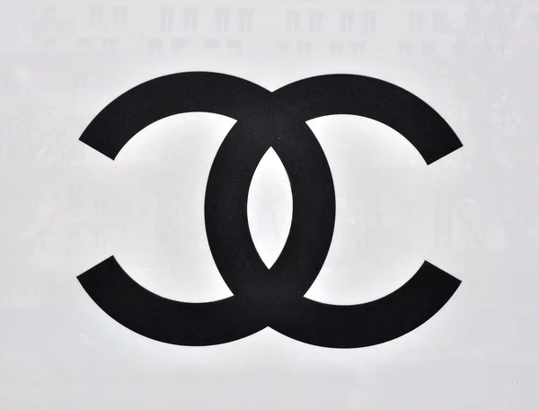 Logotipo Chanel sobre fundo branco — Fotografia de Stock