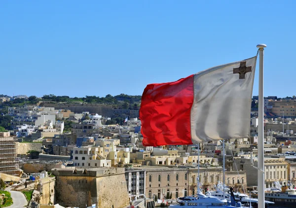 Maltese flag and cityscape — Stock Photo, Image