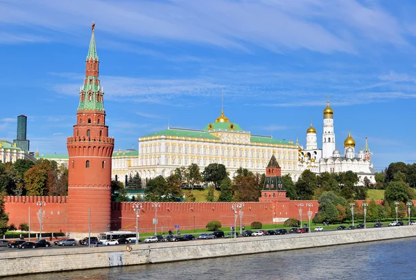 Vista do Kremlin e ribeirinha do centro da cidade de Moscou — Fotografia de Stock