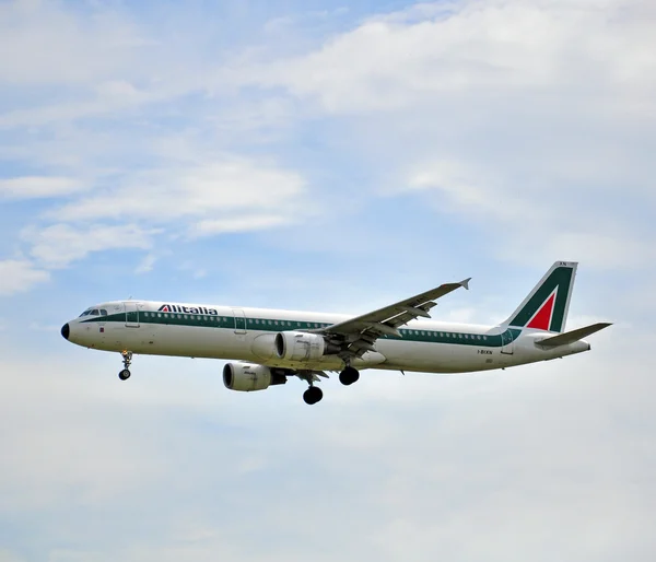 Alitalia विमान — स्टॉक फोटो, इमेज