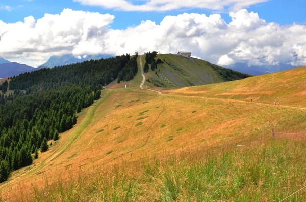 Serpentinenstraße in den französischen Alpen — Stockfoto