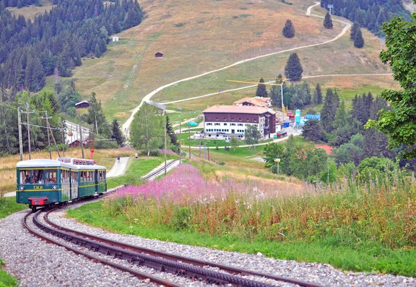 Montblanc τροχιοδρομικών γραμμών στα βουνά — Φωτογραφία Αρχείου