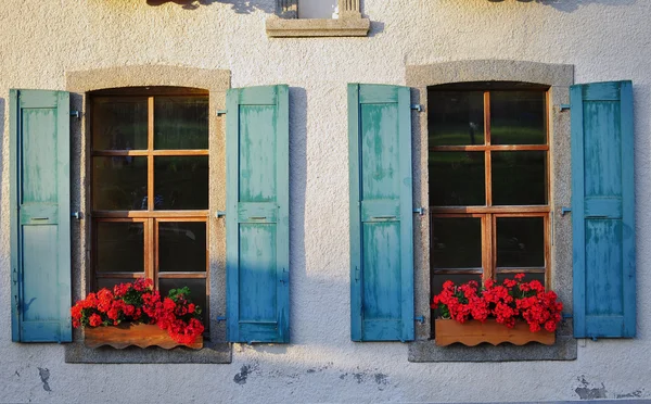 Zwei Fensterrahmen — Stockfoto