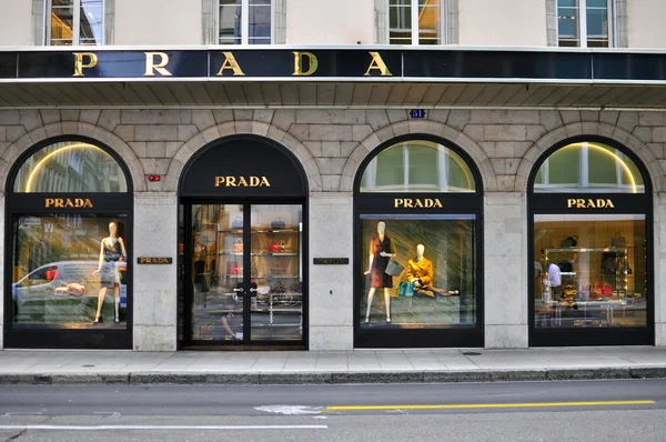 普拉达 (prada) 的旗舰店，日内瓦手表 — 图库照片